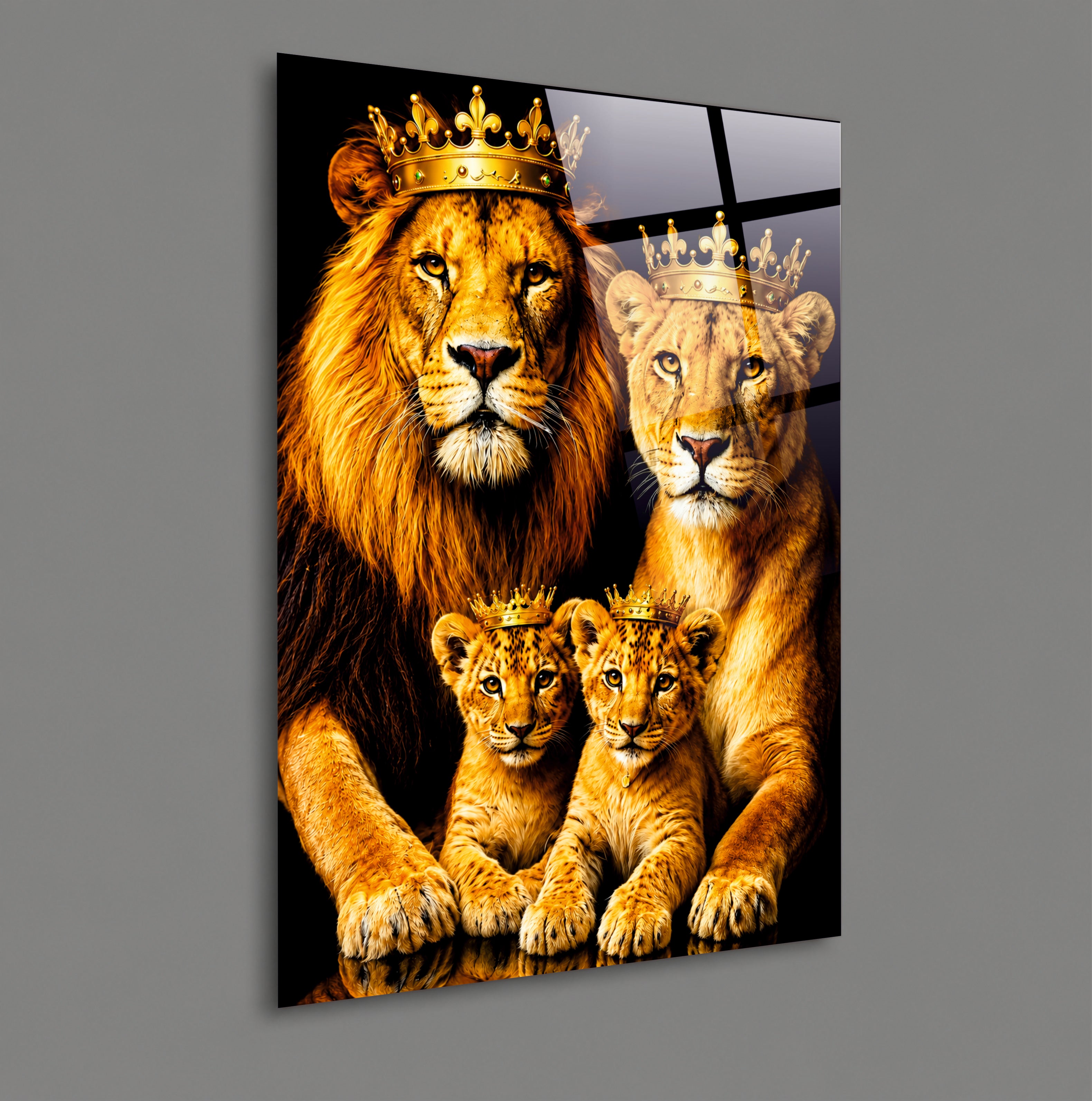 ASLAN-100 Taçlı Aslan Ailesi Temalı Görkemli ve Asil Modern Cam Tablo