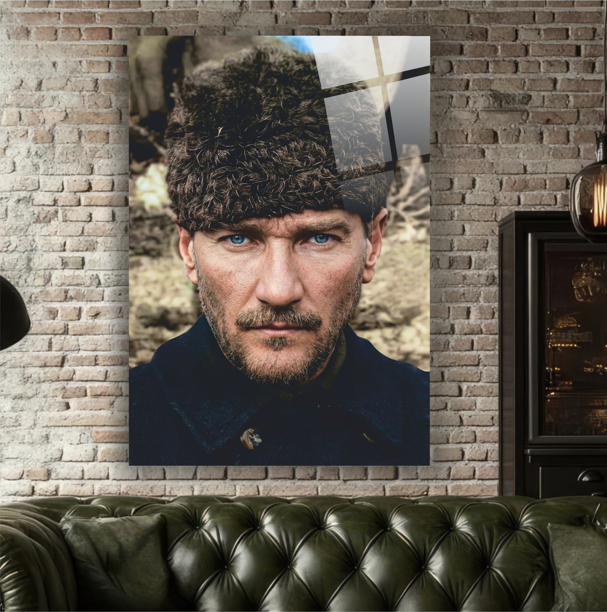 Atatürk Cam Tablo Mavi Gözlü Dev Atatürk-Kalpaklı Realistik Portre Tasarımı