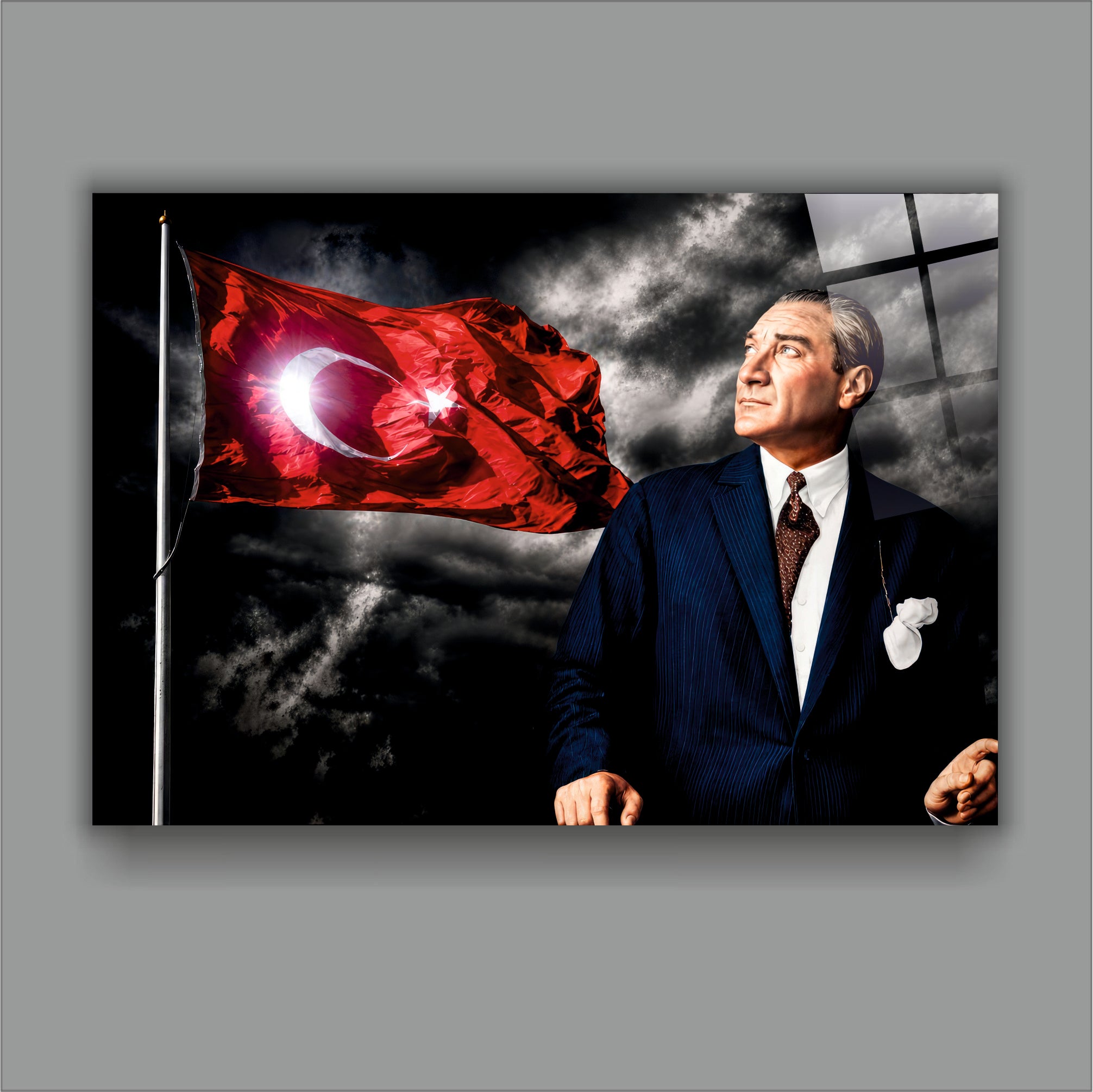 ATA-189 Atatürk Cam Tablo Türk Bayrağı Önünde Asil Portre Özel Tasarımı