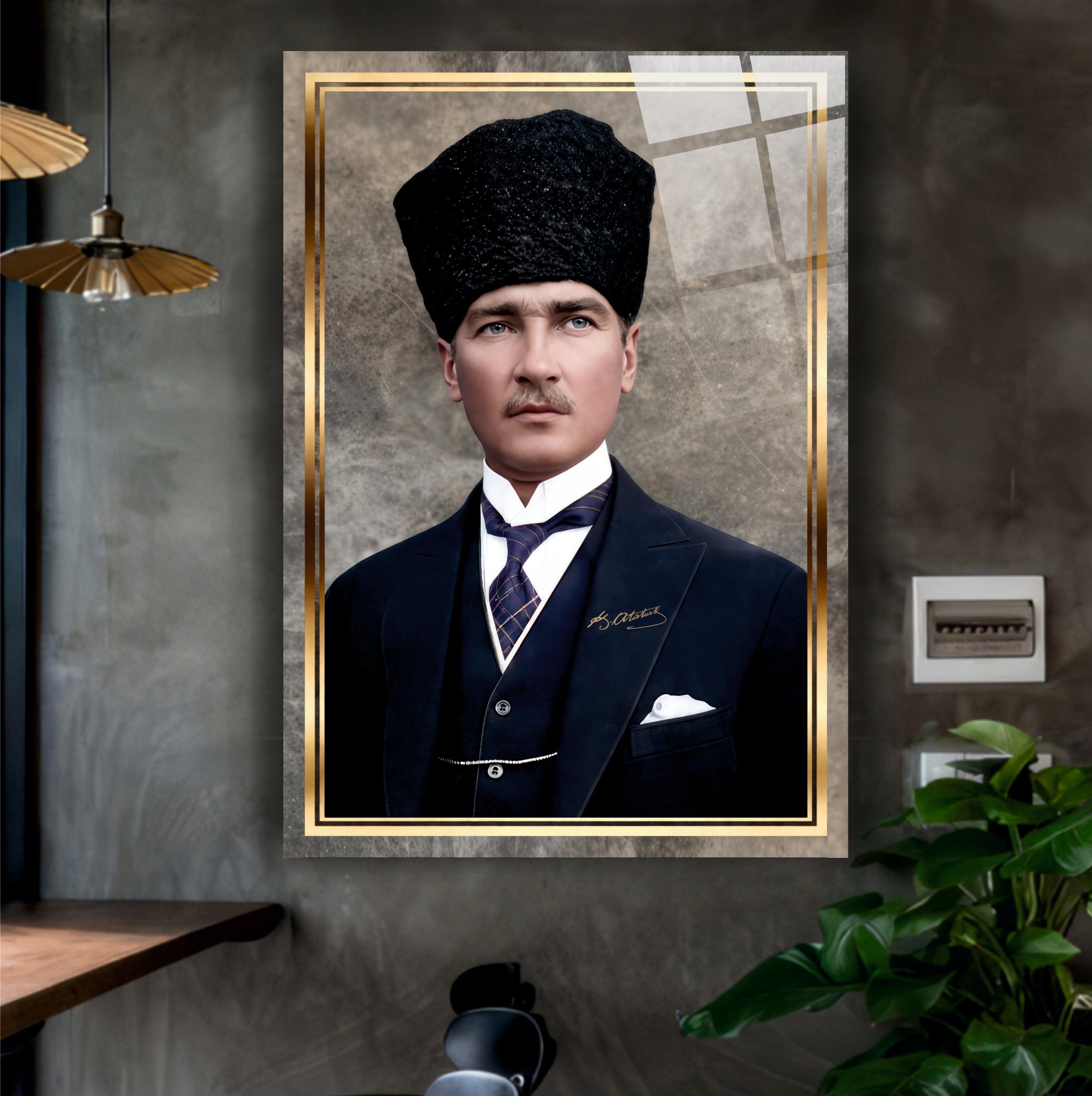 ATA-165 Atatürk Cam Tablo Gold Çerçeveli Kalpaklı Asil Portre Tasarımı