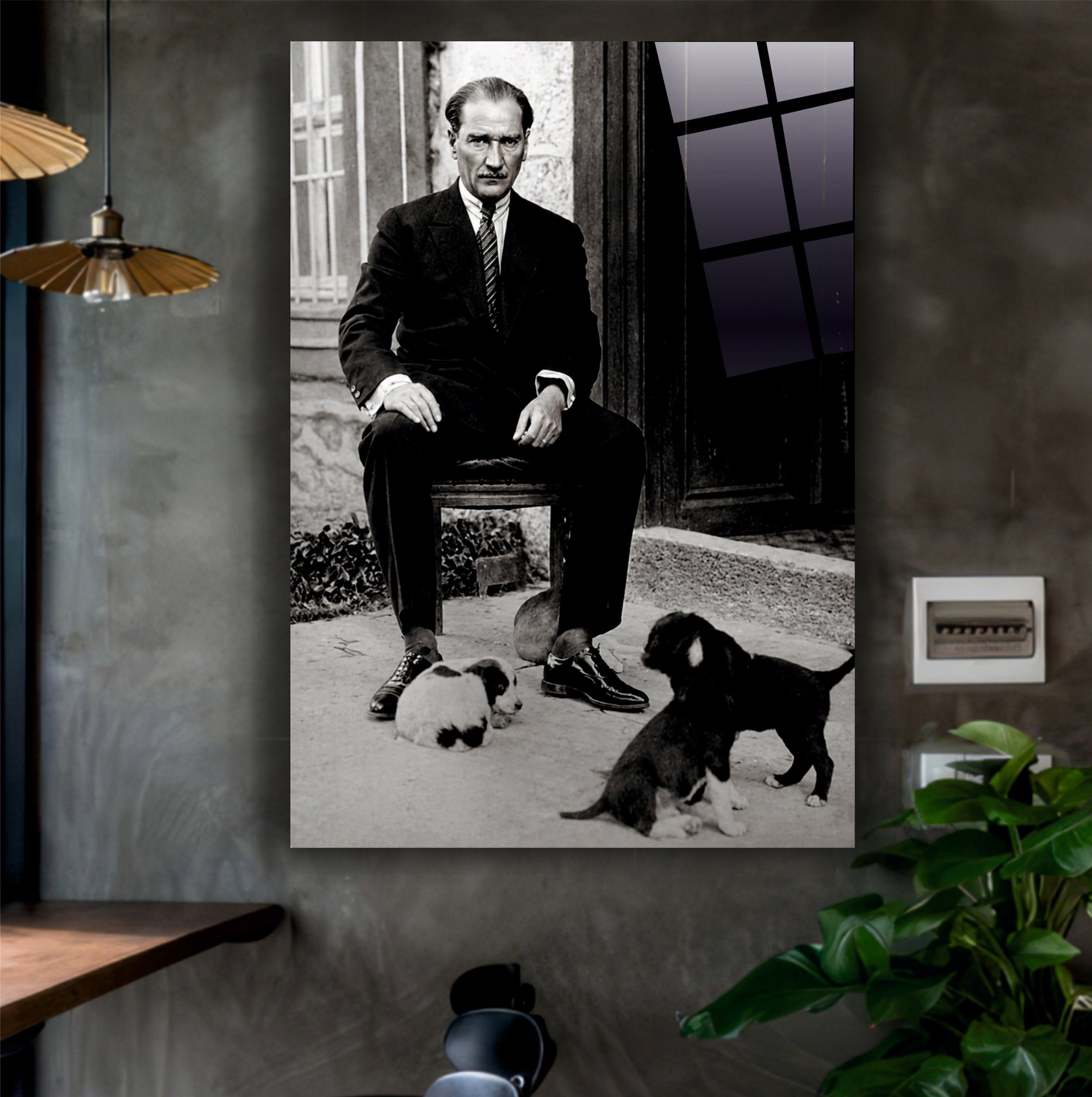 ATA-184 Atatürk Cam Tablo Hayvan Sevgisi Siyah Beyaz Nostaljik Portre Tasarımı