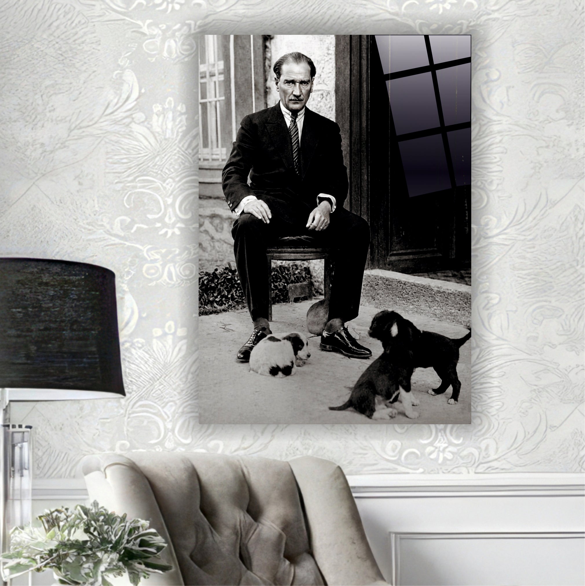 ATA-184 Atatürk Cam Tablo Hayvan Sevgisi Siyah Beyaz Nostaljik Portre Tasarımı
