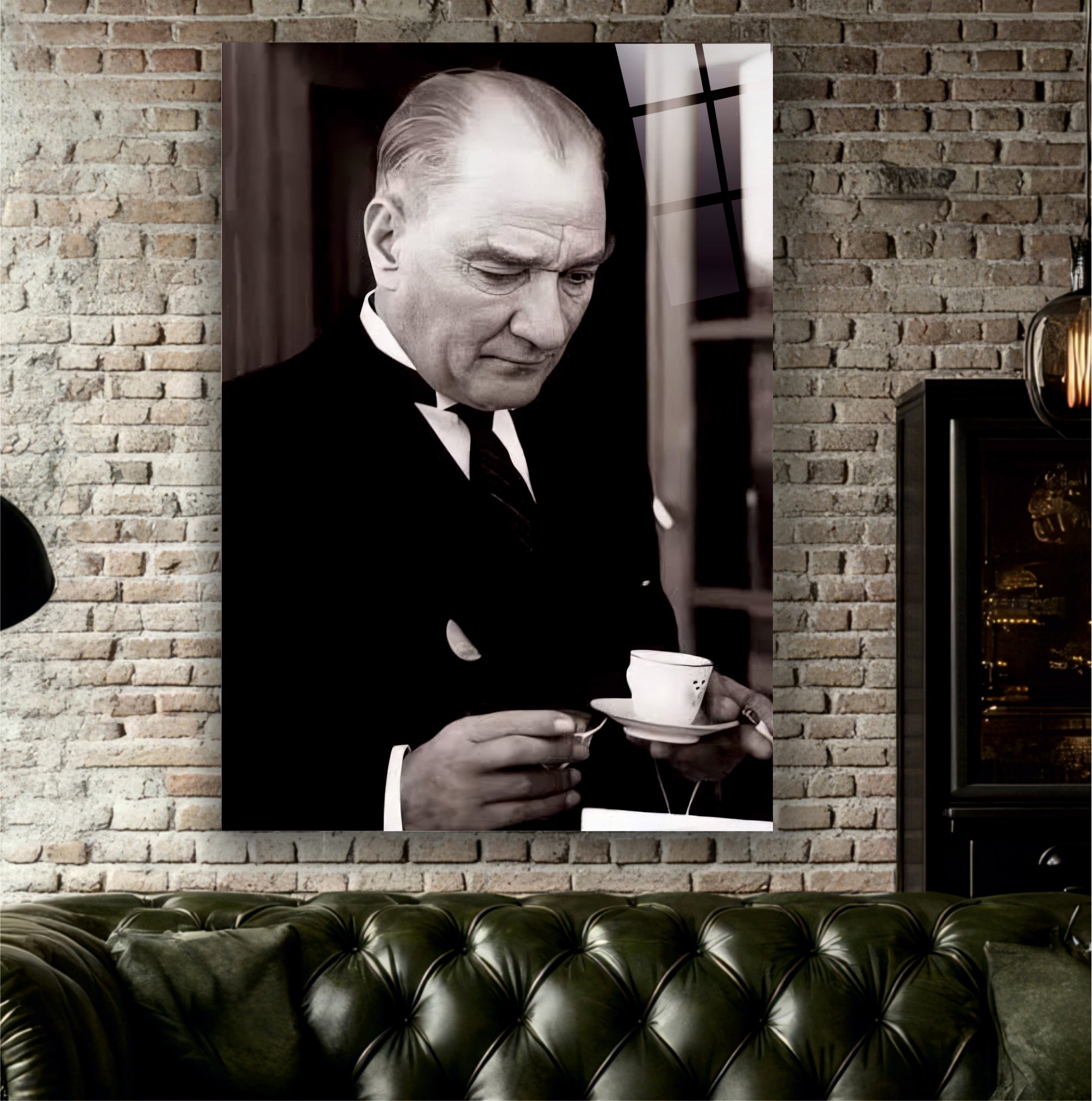ATA-187 Atatürk Cam Tablo Kahve İçerken Nostaljik Siyah Beyaz Portre Tasarımı