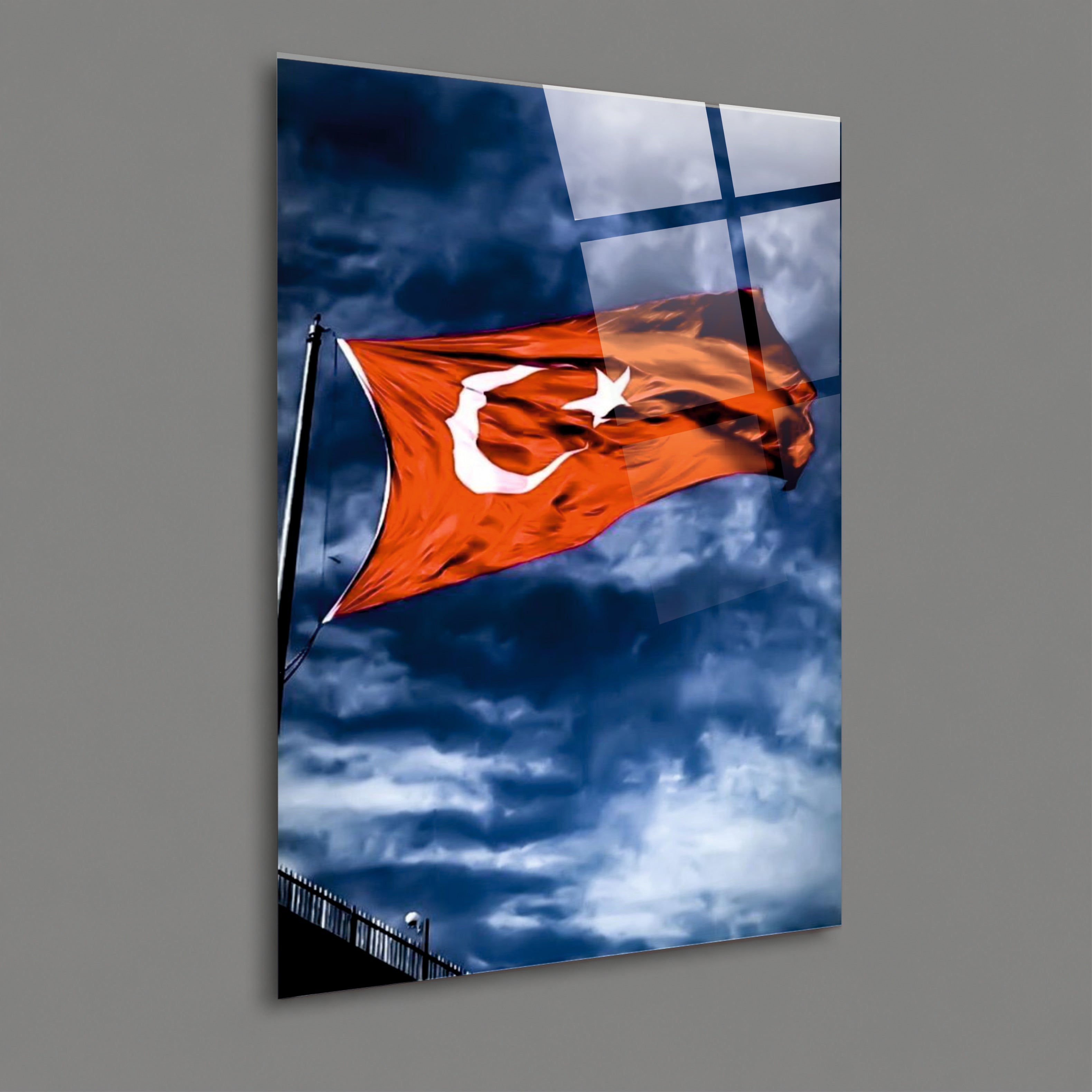 BAYRAK-32 Fırtınalı Gökyüzünde Dalgalanan Türk Bayrağı Manzaralı Cam Tablo