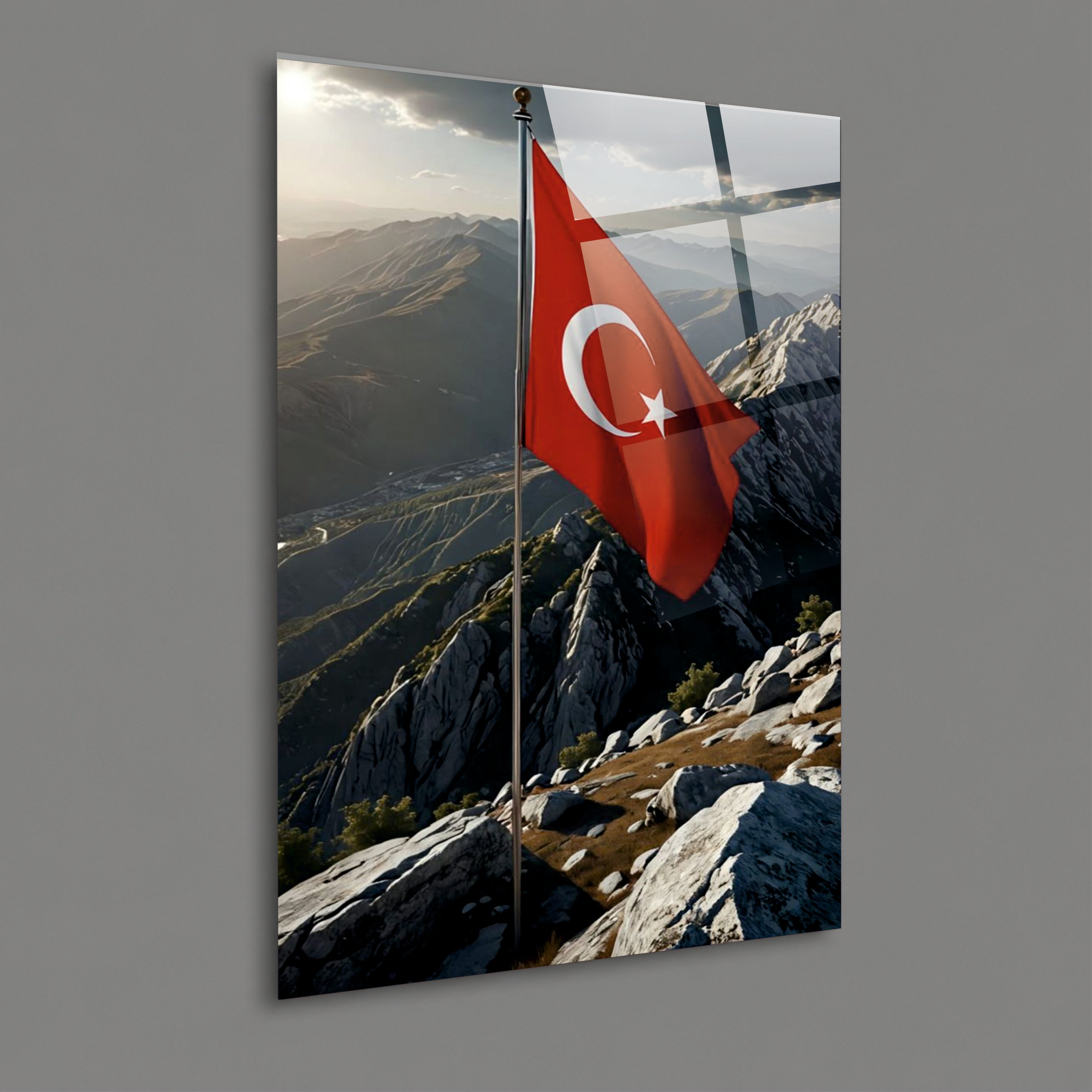 BAYRAK-35 Dağ Zirvesinde Dalgalanan Türk Bayrağı Doğa Manzaralı Cam Tablo Tasarımı