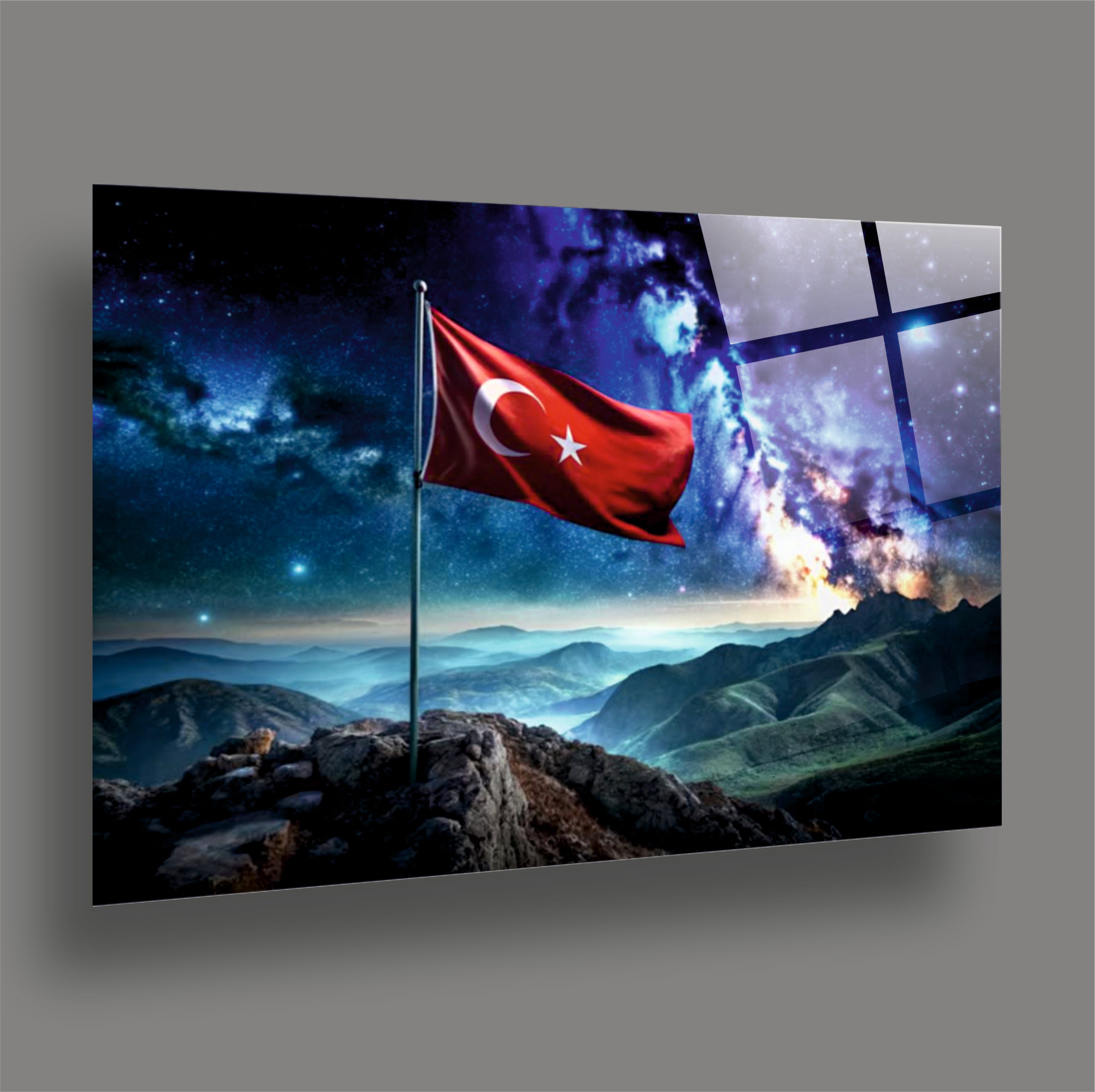 BAYRAK-49 Gece Gökyüzünde Dalgalanan Türk Bayrağı 4 mm Temperli Cam Tablo